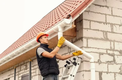 Pose et remplacement de gouttières à Chamarande